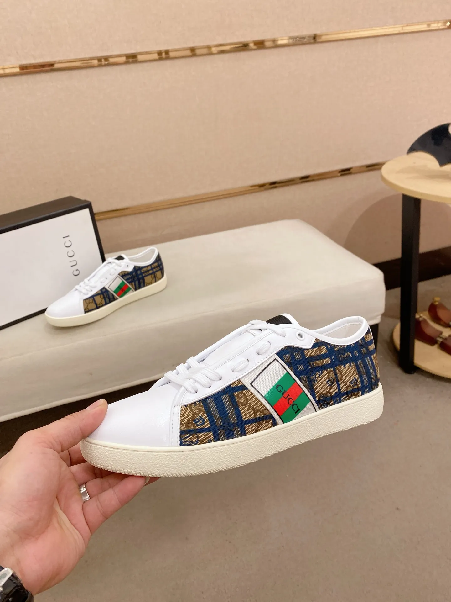 Factory price: 400💰 (GUCCI) The latest model from the official website 🎁🎁Casual and fashionable men's shoes👟, hot style 💥The version is simple and elegant, exclusive for trendy men. Unique official website latest brand elements 👑Gucci original decoration, fashionable and generous, the fabric is original cowhide ✅sheepskin lining, the official website specifies wear-resistant casual outsole, the classic model is taken in kind at the counter🎬38-44 (45 is not returned or exchanged)